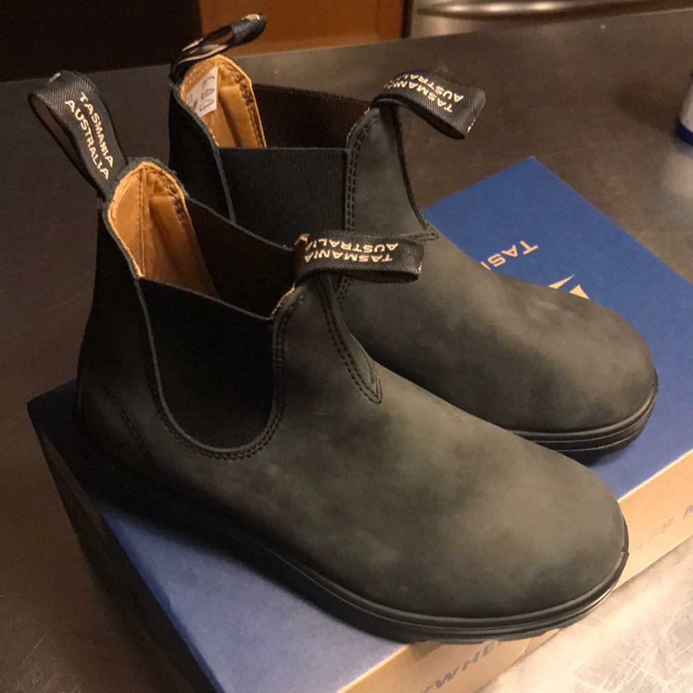 Blundstone 587 boots in Rustic Black. Size Aus / uk 4.5. Brand new!